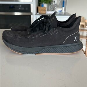 Men's Black Athletic Shoes